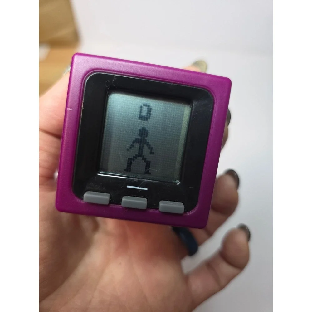 RadicaCube WorldSlim Purple Interactive Electronic HandheldGame‎ 2005 Retro Toy
